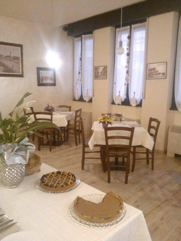 Locanda San Fiorenzo Fiorenzuola dʼArda Buitenkant foto