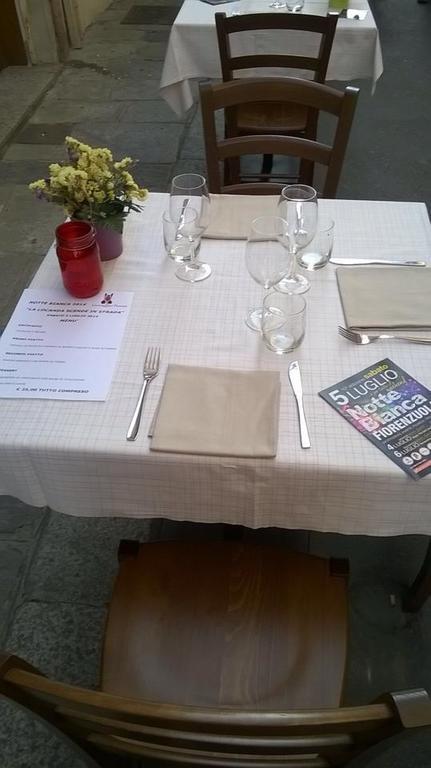 Locanda San Fiorenzo Fiorenzuola dʼArda Buitenkant foto