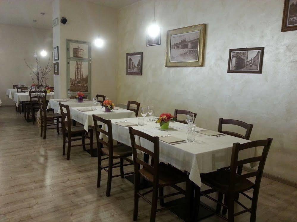 Locanda San Fiorenzo Fiorenzuola dʼArda Buitenkant foto