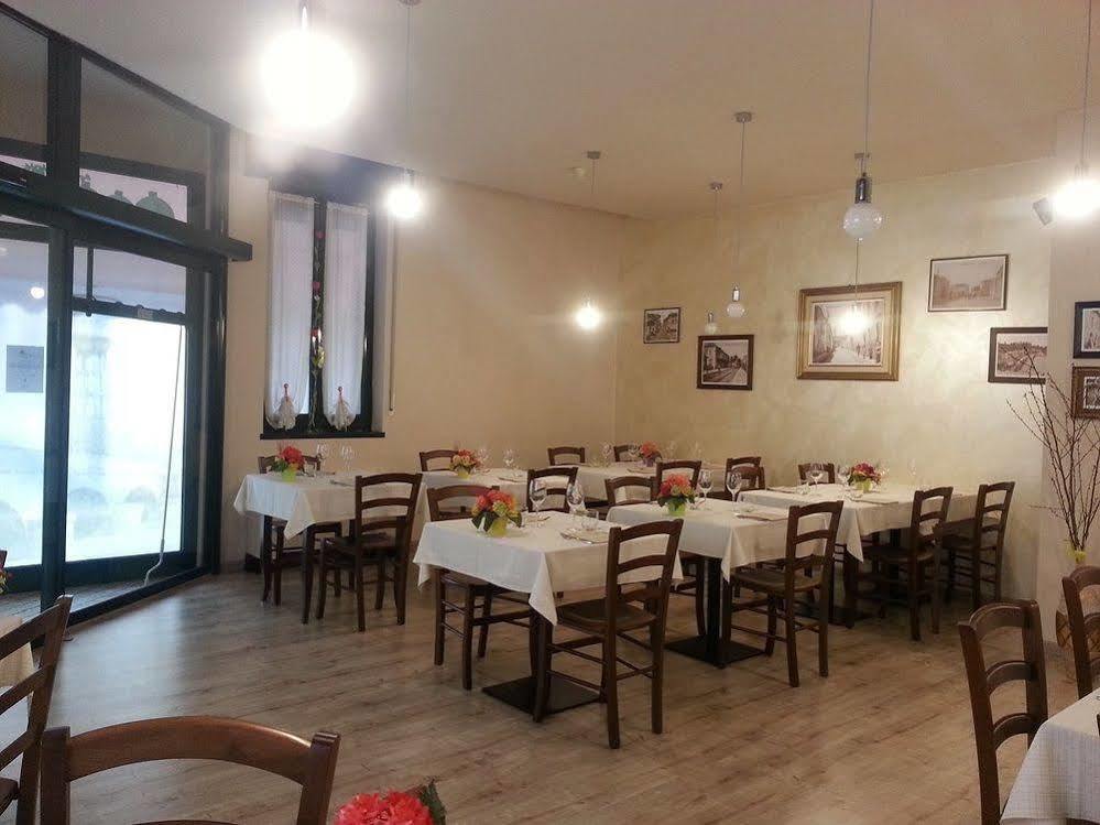 Locanda San Fiorenzo Fiorenzuola dʼArda Buitenkant foto